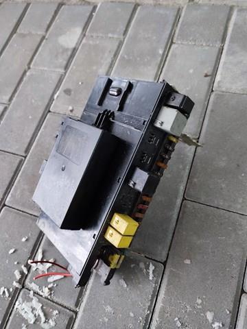 A2035450701 Mercedes Caja de relés y fusibles
