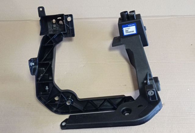 Soporte delantero izquierdo para aleta delantera Volvo 32318691 precio, desde 84,22 EUR