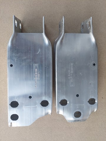 A2066200200 Mercedes Soporte de parachoques delantero derecho