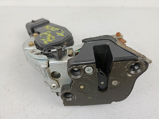 8230165D11000 Suzuki Cerradura de la puerta trasera derecha