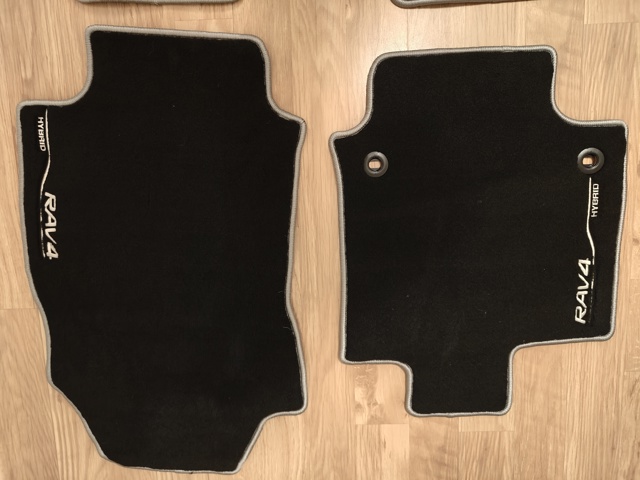 Alfombrillas de goma Toyota RAV4 V