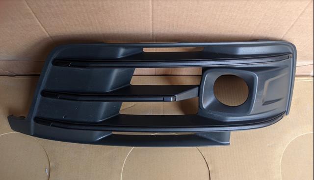Comprar 4M0807681EGXE VAG Rejilla inferior del parachoques delantero