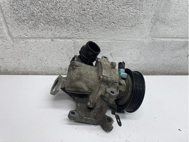 Bomba de agua 55493045 General Motors
