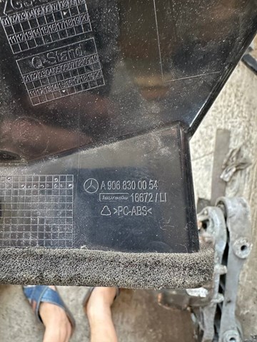 Rejilla de ventilación izquierda del salpicadero A9068300054 Mercedes