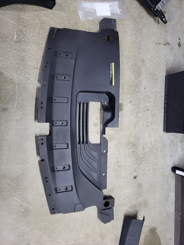 Cubierta superior del panel frontal (soporte del radiador) 622405NA0A Nissan/Infiniti