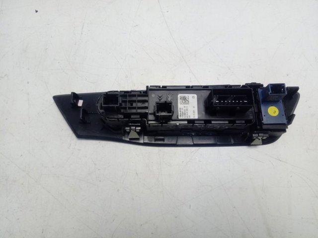 Interruptor de elevalunas delantera izquierda 98349233ZD Peugeot/Citroen