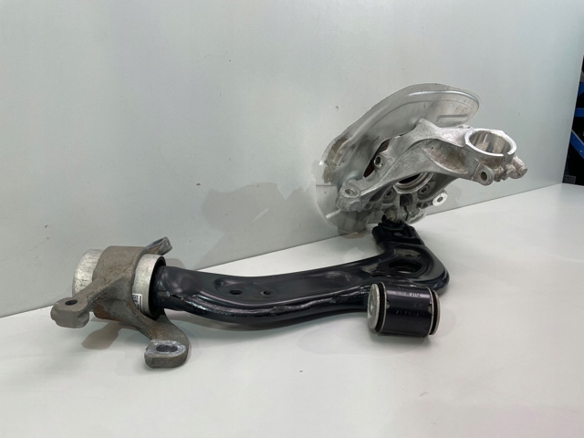Mangueta delantera izquierda 6876645 BMW