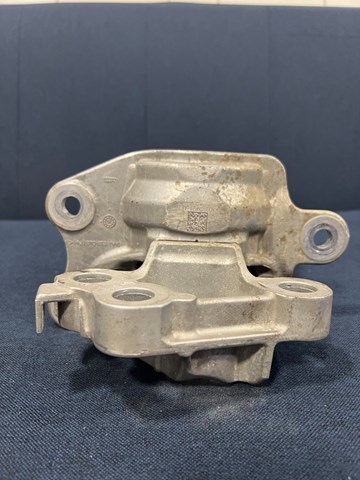 Taco de motor trasero Land Rover LR114070
