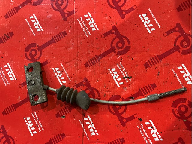 MN102418 Mitsubishi cable de freno de mano delantero