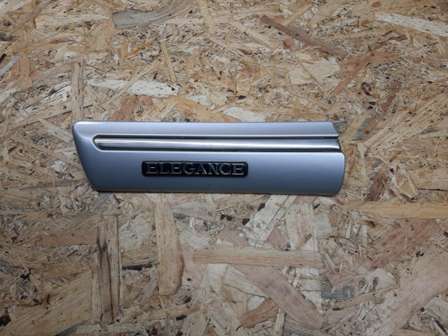 Moldura de guardabarros delantero izquierdo A2106900182 Mercedes