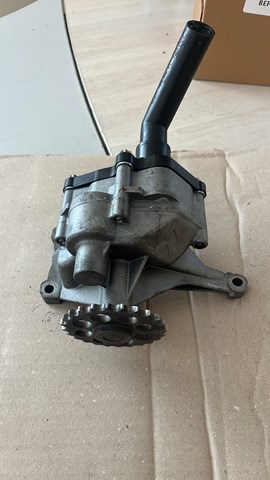Bomba de aceite del motor Mercedes 6061810901