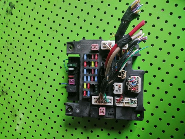 Caja de relés y fusibles para Mitsubishi Outlander II XL CWW