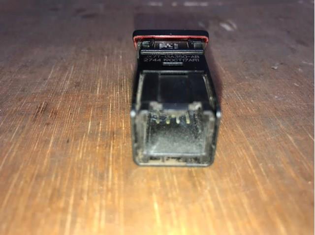Comprar Boton de luz de emergencía Ford Escape III DFK