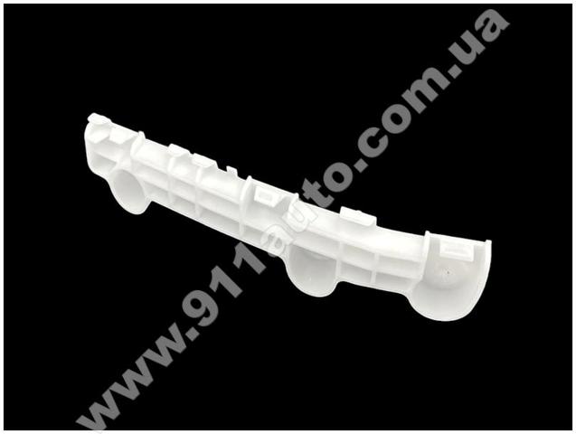6400F775 Mitsubishi Soporte de parachoques delantero izquierdo