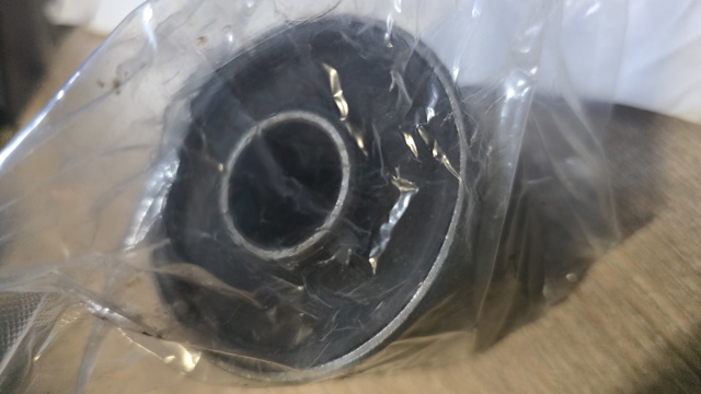 O24013WB RBI Silentblock de brazo de suspensión delantero inferior