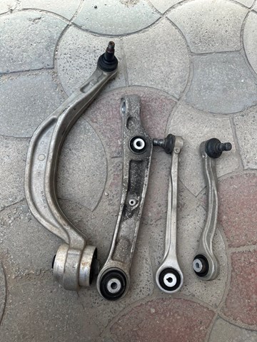 4M0407155E VAG Brazo inferior izquierdo de la suspensión delantera