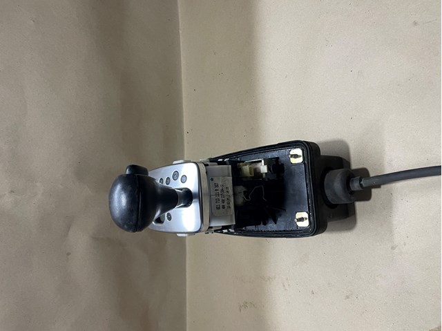 8E1713111R VAG 