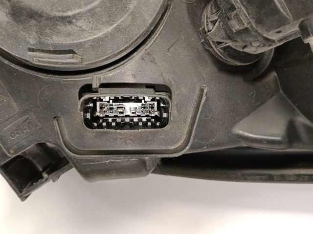 Faros delanteros Renault (RVI) 260600023R
