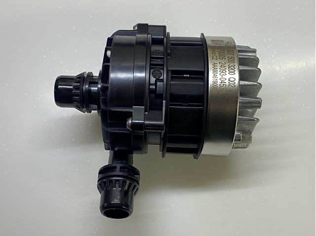 Bomba de agua eléctrica auxiliar A9075003200 Mercedes