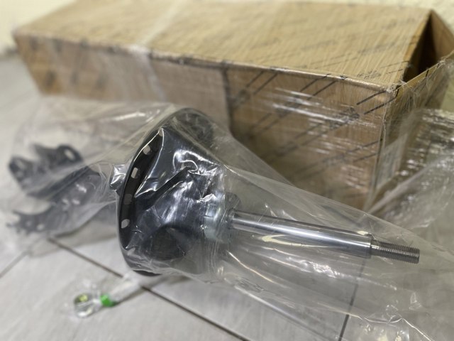 4851080676 Toyota amortiguador frontal derecho