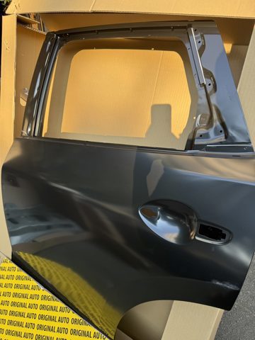Puerta trasera izquierda K1Y07302XE Mazda