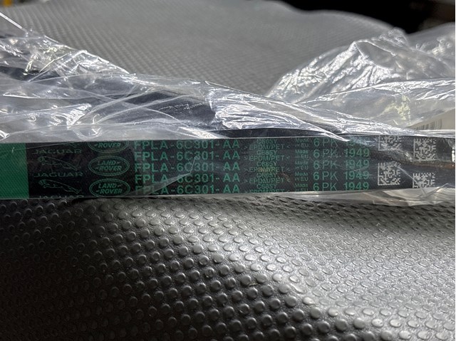 LR062006 Land Rover Correa poly v