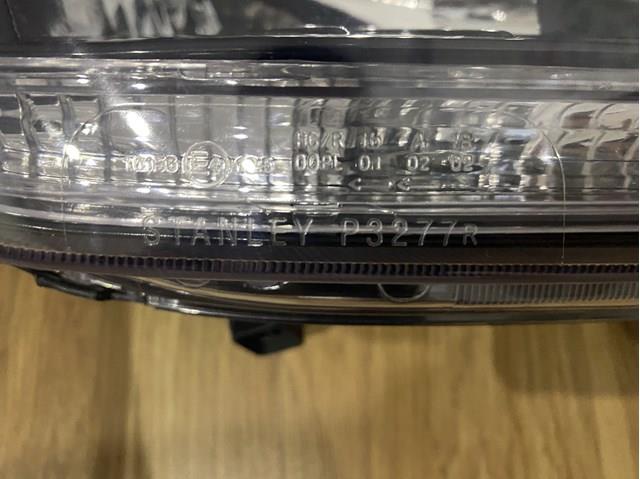 MN159575 Mitsubishi faro derecho