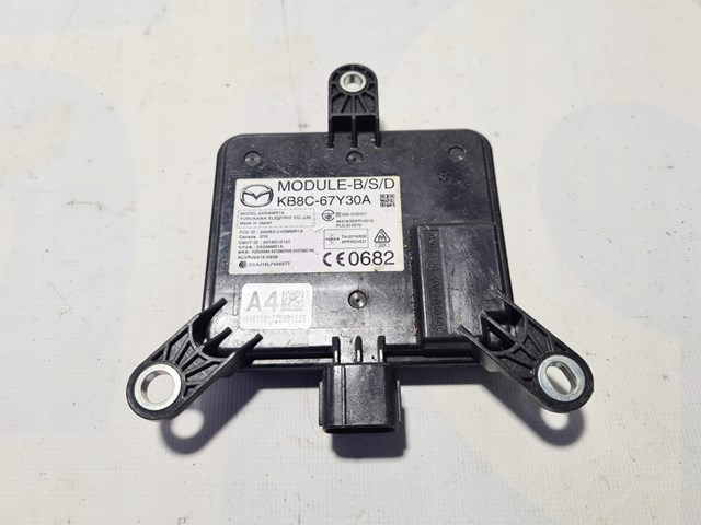 Sensor de ángulo muerto trasero Mazda KB8C67Y30A precio, desde 143,75 EUR