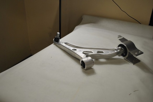 Brazo inferior derecho de la suspensión delantera 545005NA1A Nissan/Infiniti