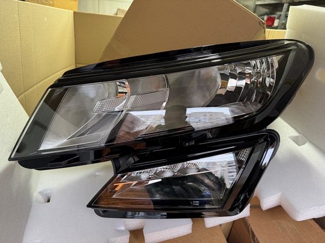 566941015 VAG Faros