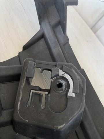 31383238 Volvo Soporte de parachoques delantero derecho