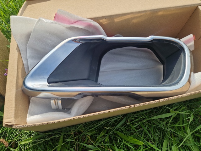 8074189 BMW Cola de escape