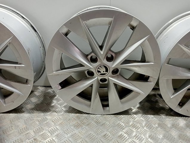 Llantas 5E3601025 VAG