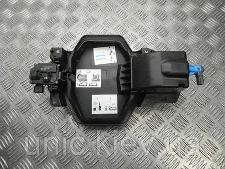 Tapa del puerto de carga del vehículo Renault (RVI) 296A81391R precio, desde 131,36 EUR
