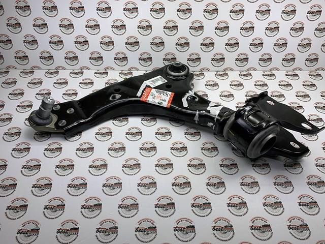 Brazo inferior izquierdo de la suspensión delantera LR126119 Land Rover