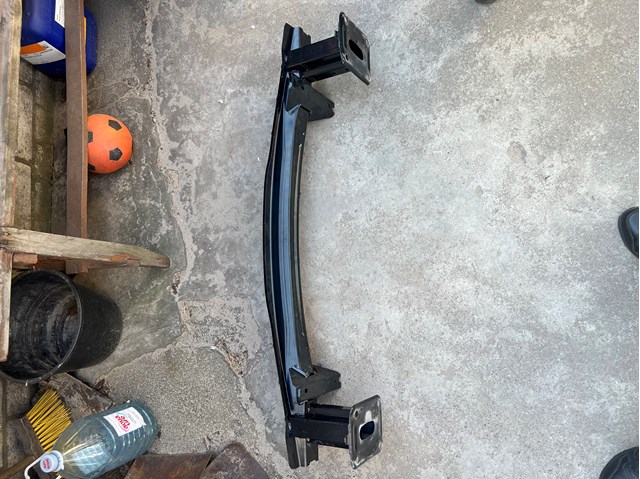 BCJH50070B Mazda Refuerzo parachoque delantero