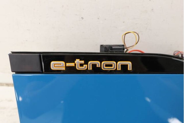 Carcasa del tubo de llenado del tanque de combustible VAG 4KE810002A precio, desde 196,46 EUR