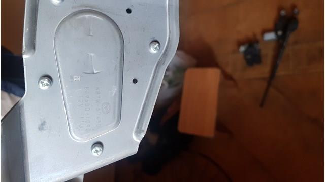 Motor limpiaparabrisas, trasera KB7W67450 Mazda
