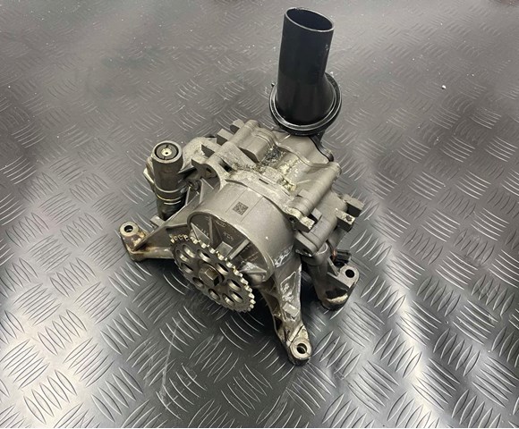 Bomba de aceite del motor Land Rover LR110501