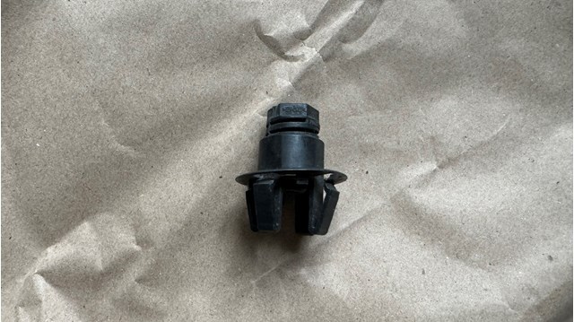 Tope del capó Mercedes A0019982540 precio, desde 6,73 EUR