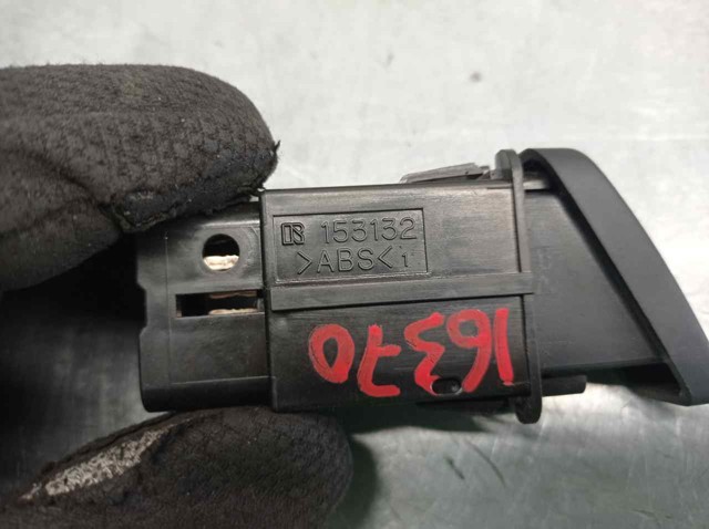 153132 Mazda Botón de emergencia
