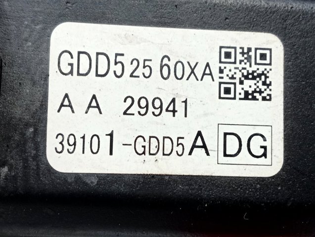 Semieje delantero izquierdo GDD52560XA Mazda
