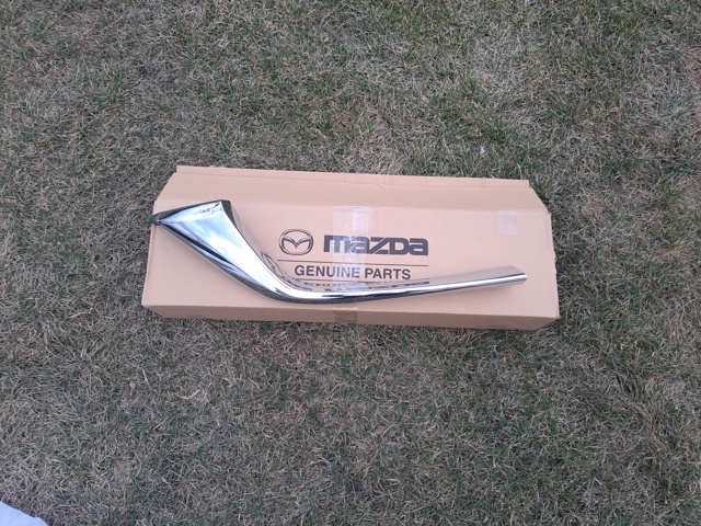 Moldura derecha de la parrilla del radiador Mazda KSD4507J0 precio, desde 82,55 EUR