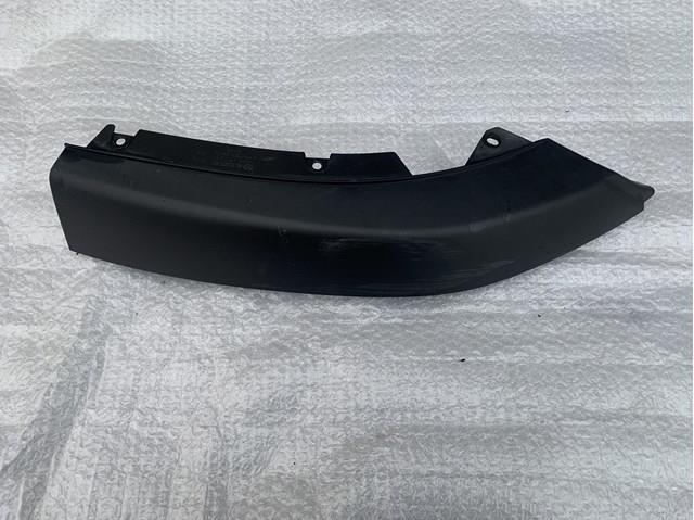 TK4850361 Mazda Moldura derecha del parachoques trasero