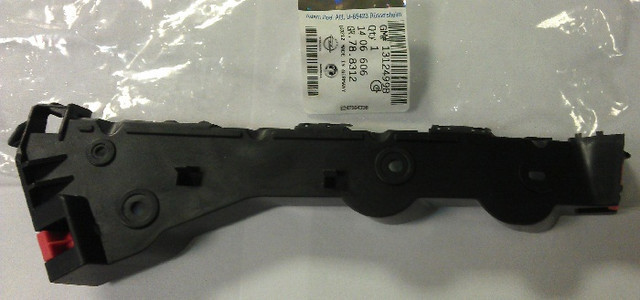 Comprar 13124998 General Motors Guía derecha del parachoques delantero