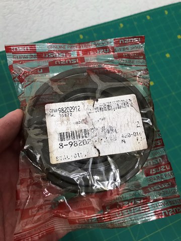 Retén de cubo trasero Isuzu 8982029120 precio, desde 6,12 EUR