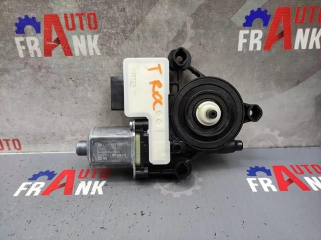 Motor eléctrico, elevalunas, puerta trasera izquierda VAG 5Q0959407