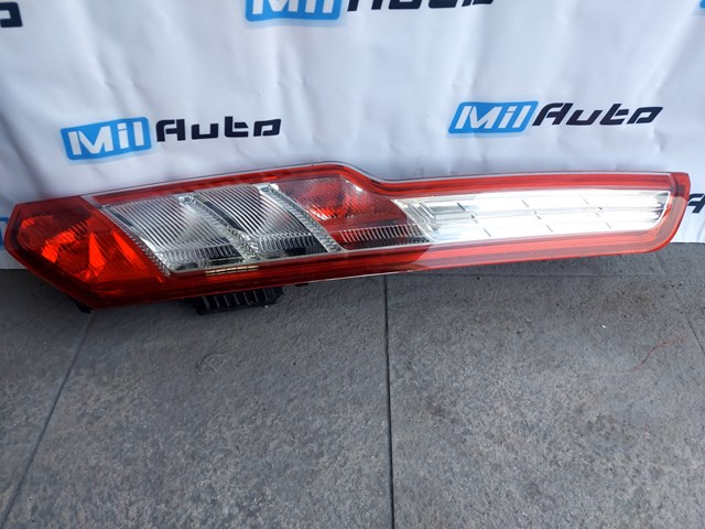 BK2113404AJ Ford Piloto trasero derecho