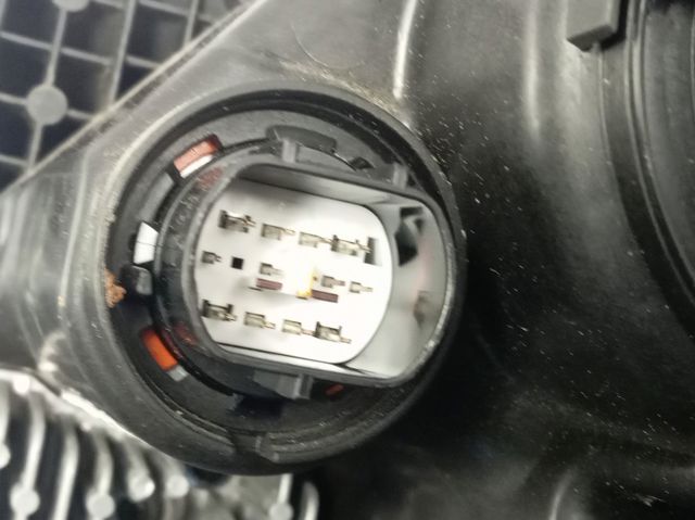 Faro derecho 92102R2000 Hyundai/Kia