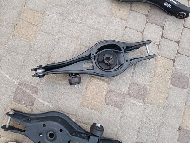 Brazo inferior trasero izquierdo/derecho Hyundai/Kia 55210ATBA0 precio, desde 115,71 EUR